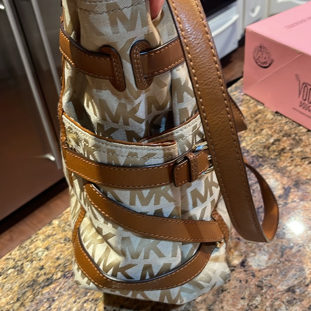 MICHAEL KORS TAN CANVAS AND LEATHER LARGE CROSSBODY BAG